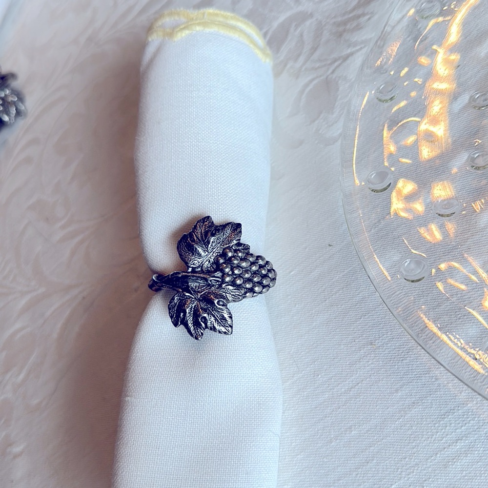 Vintage Pewter grape cluster and vine Napkin rings 95% brushed pewter. 32 total.